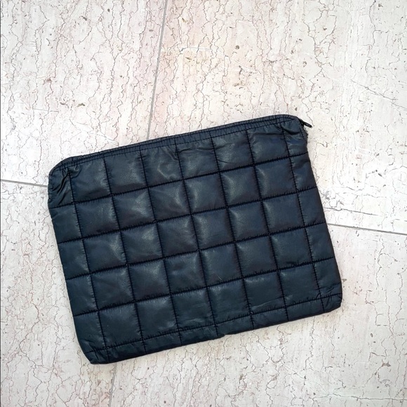 Black Padded Laptop Case - Picture 7 of 8